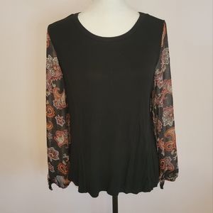 Kim & Cami black top with patterned sheer tie sleeves size large
